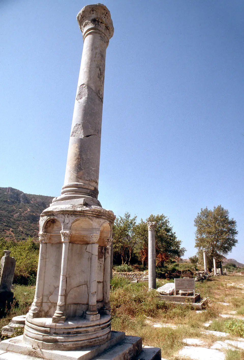 A re-erected column on its pedestal beside Harbour Street